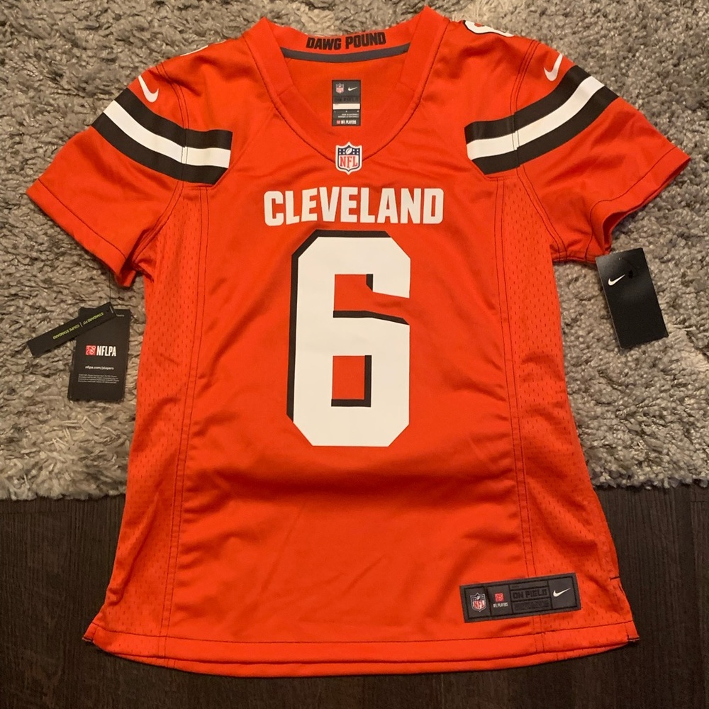 Brand new with tags size large women’s Cleveland Browns jersey.  Give as a gift!